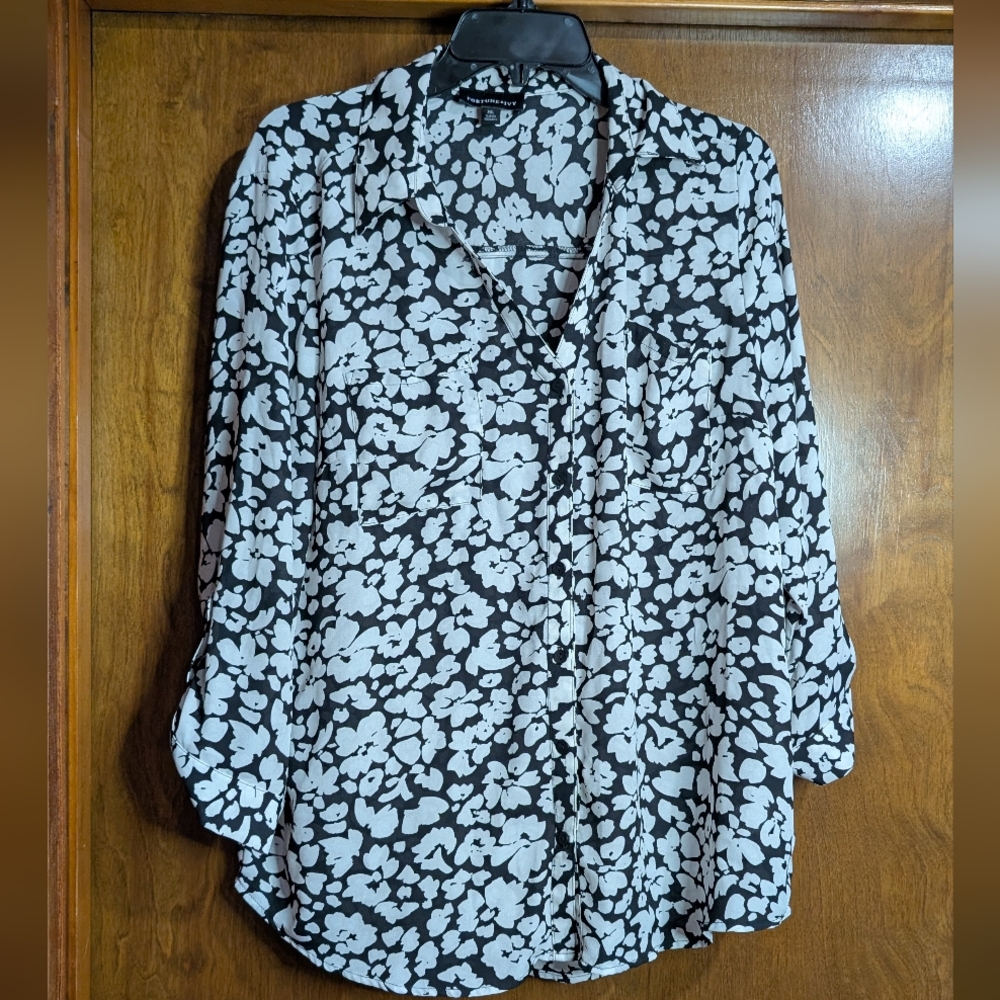 Fortune Ivy XL EUC Black and White Floral Top